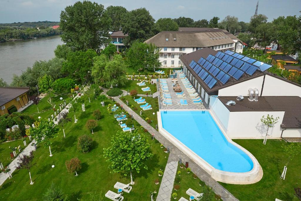Lebada Luxury Resort &amp; Spa — Hotel in Crișan