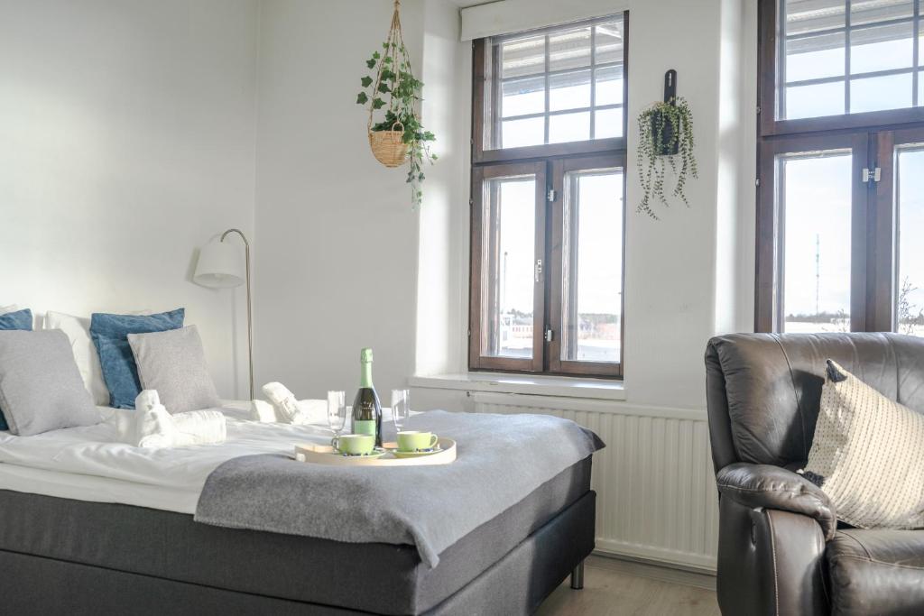 The Sunset - Top Floor Studio apartment 2