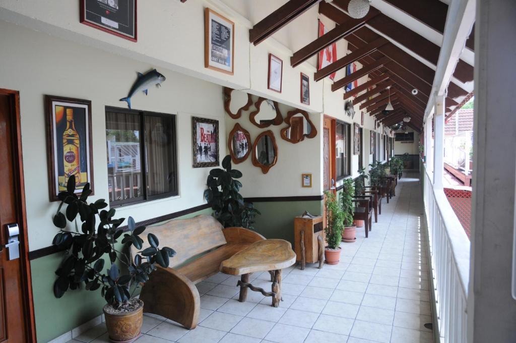 Cadillac Rock Beach Hotel photo