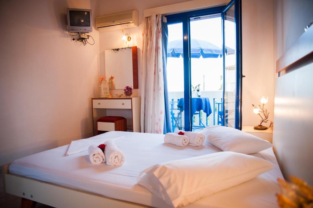 Dreams Apartments - Katelios,Santa Barbara beach