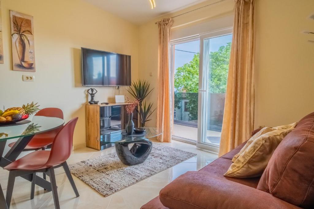 La Dama, Novi Vinodolski