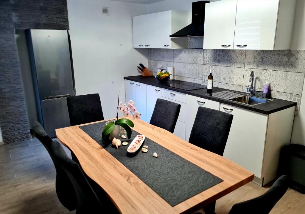 Freedom house, Piran