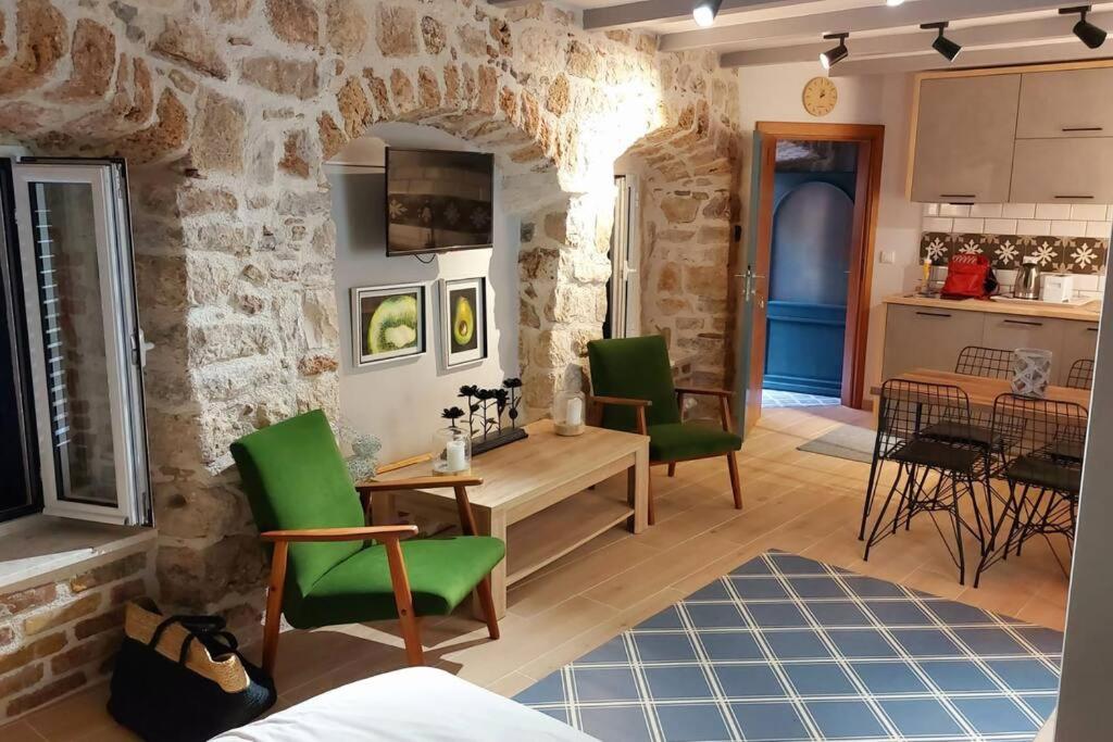 Kotor Town's Edge , stunning open plan studio - 5