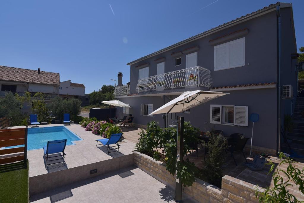 Ivan & Niko, Šibenik