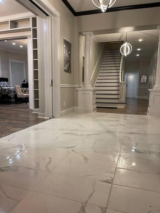 Yellow Mansion King Suite 2bd 1bth Entire Unit