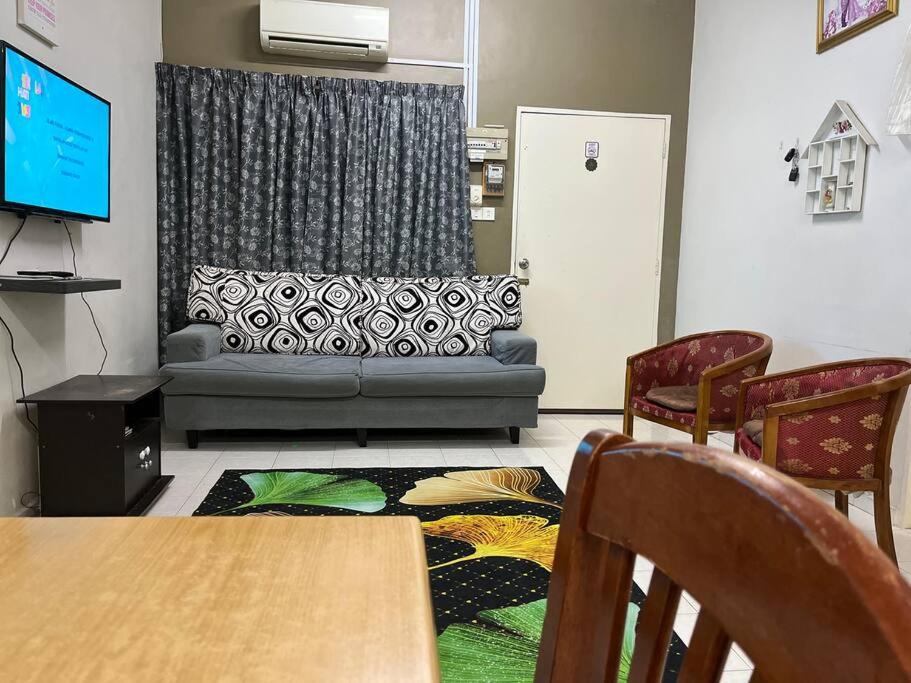 Lovely 3-bedroom with free parking Seremban 2 — Hotel in Seremban