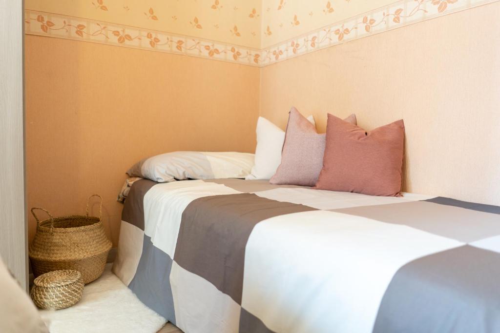[PIETRA LIGURE] Downtown convenience -Free Parking - 4