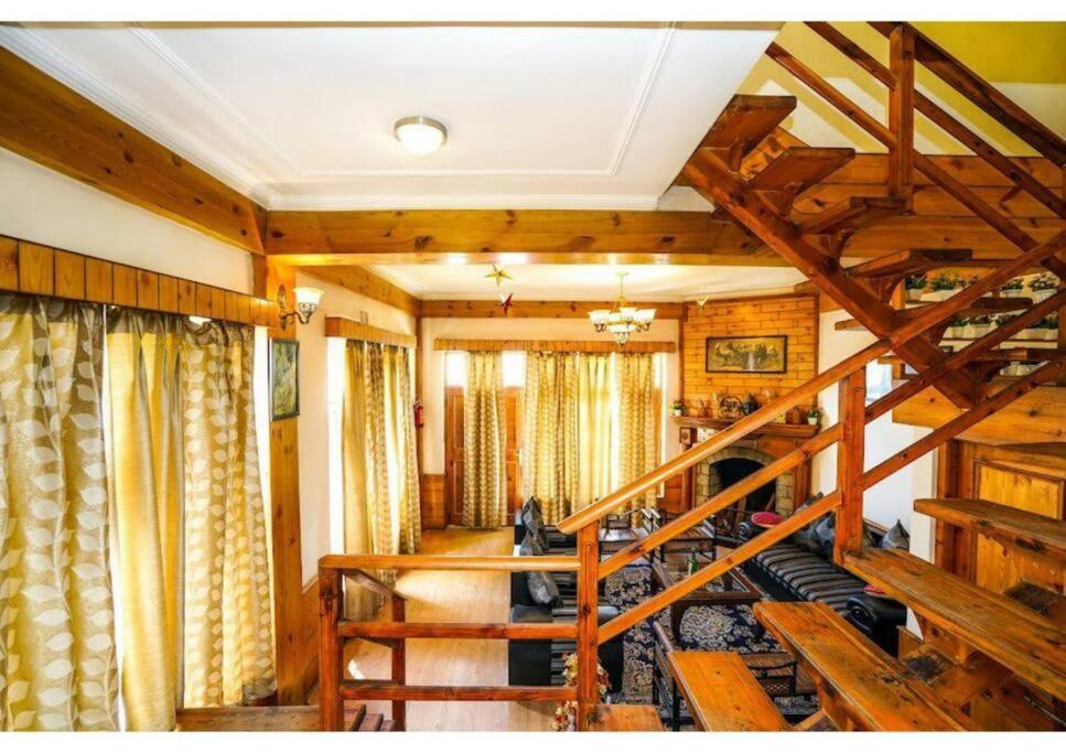 RedhomeX Woodstock 5BHK photo