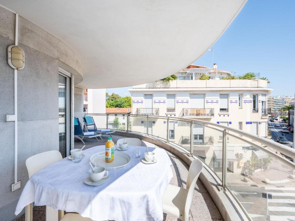 Apartment Les allées du Cap-2 by Interhome - 4