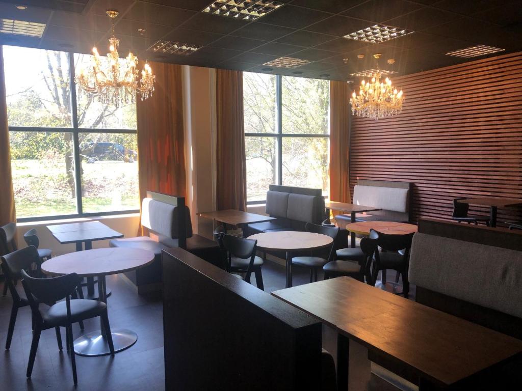 Restaurant, West Side Hotel in Turku