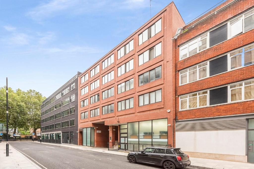 Frankie Says You'll love our Pocket Rocket! Luxurious 1 BR apartment, just a shimmy shake from Charl photo