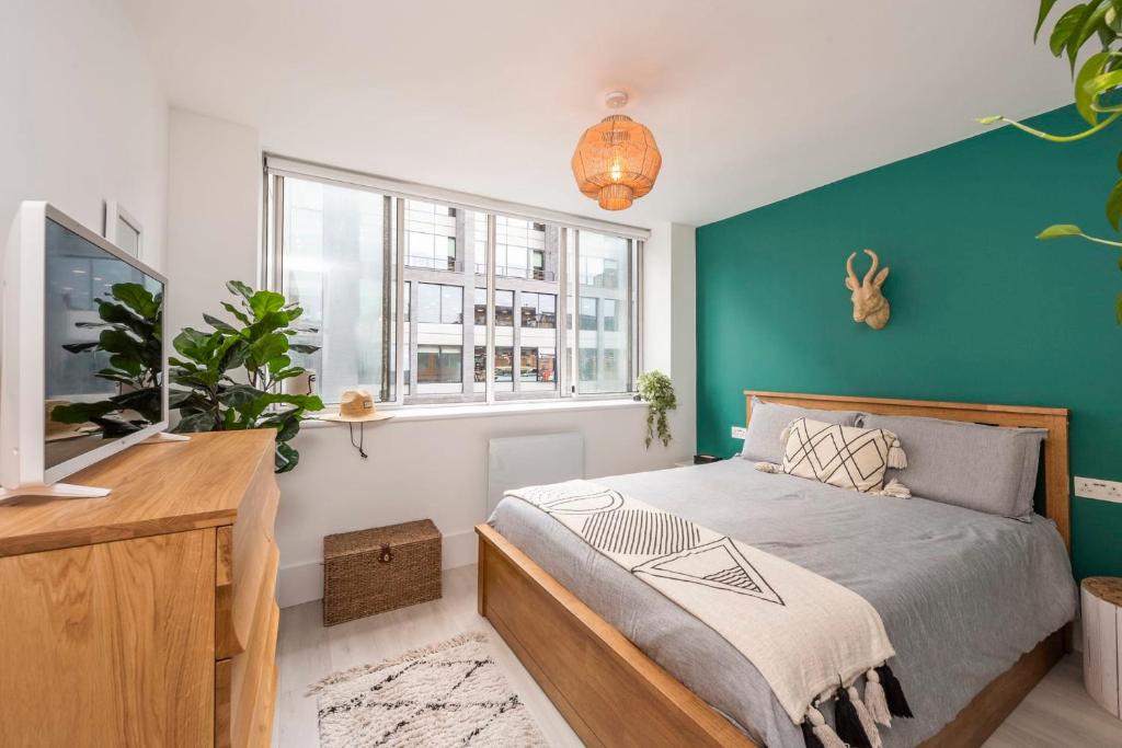Frankie Says You'll love our Pocket Rocket! Luxurious 1 BR apartment, just a shimmy shake from Charl photo