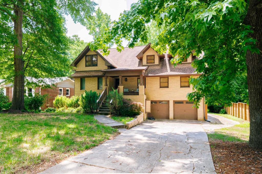 Spacious Home with Luxury Amenities - Near Downtown!, Atlanta