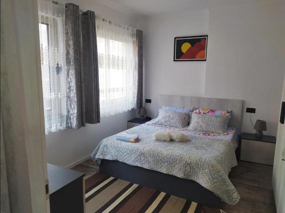 #1 Modern 1BR with Balcony in Up-and-Coming Hip Area photo