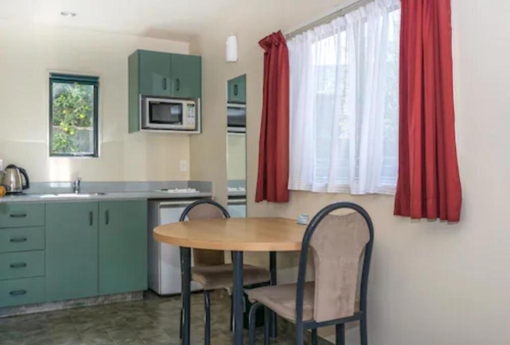 Ashleigh Court Motel photo
