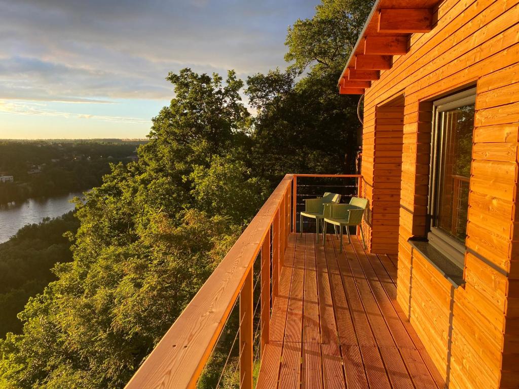 Chatka - B - Vyhlídka nad řekou, Zdiby