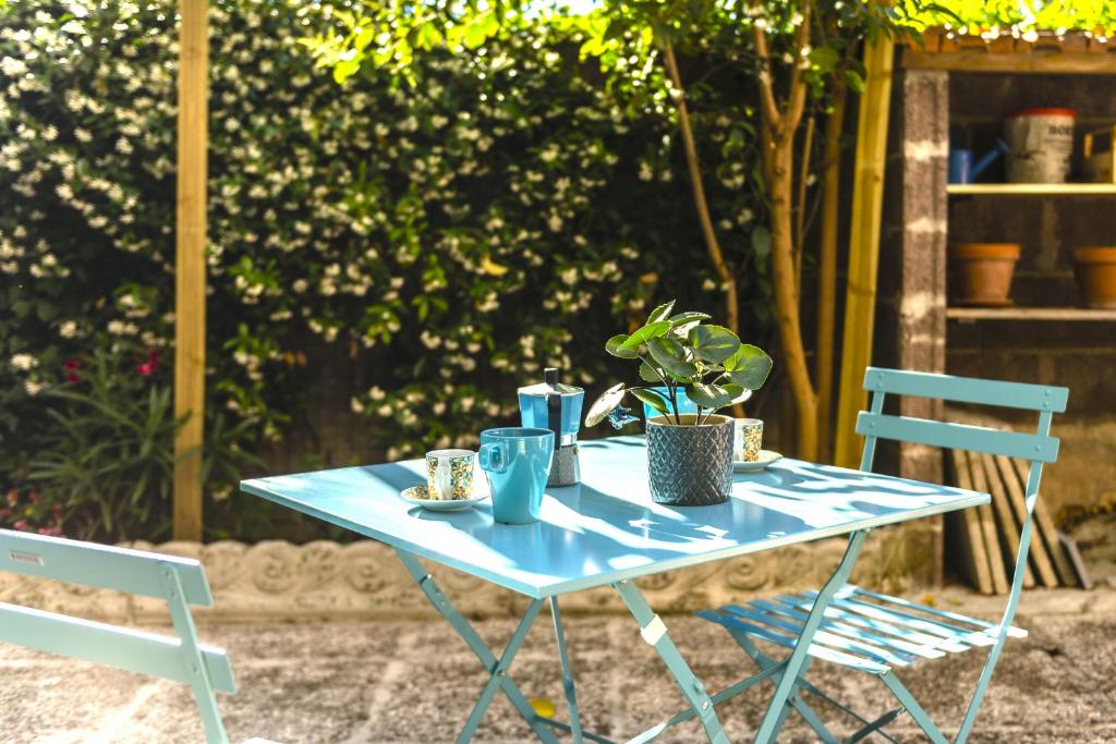Hostly - The Urban Garden House - 3 Bedrooms, Garden, Great Location! - 2