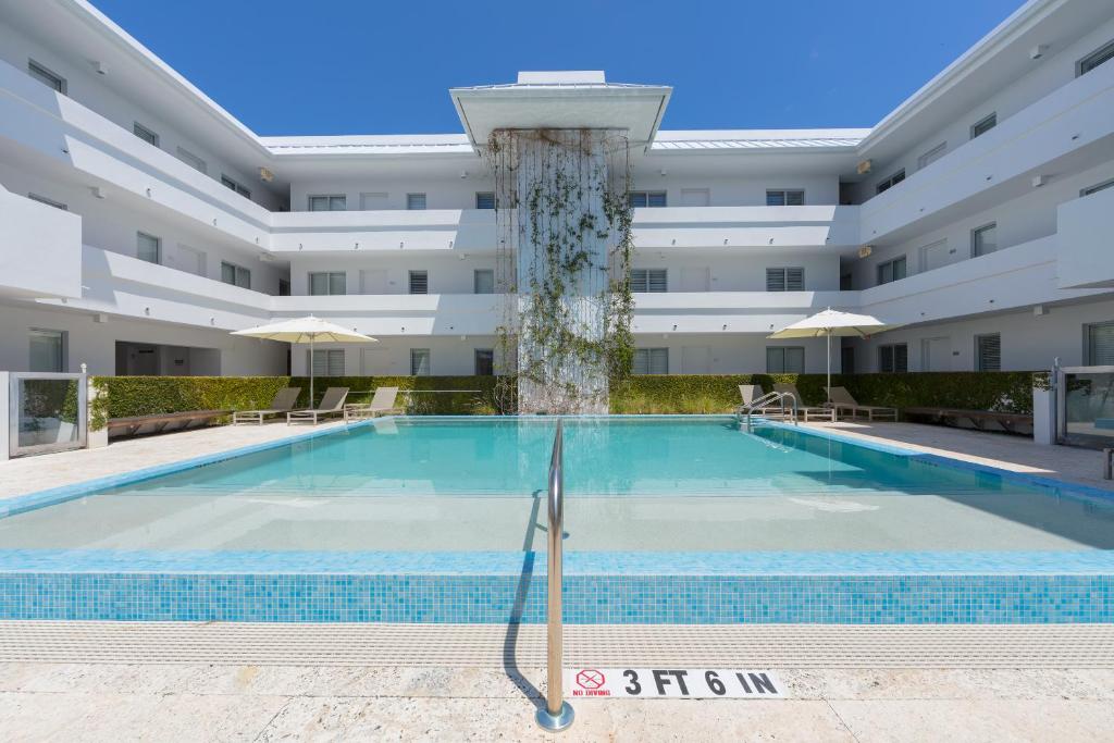 Beach Haus Key Biscayne Contemporary Apartments photo
