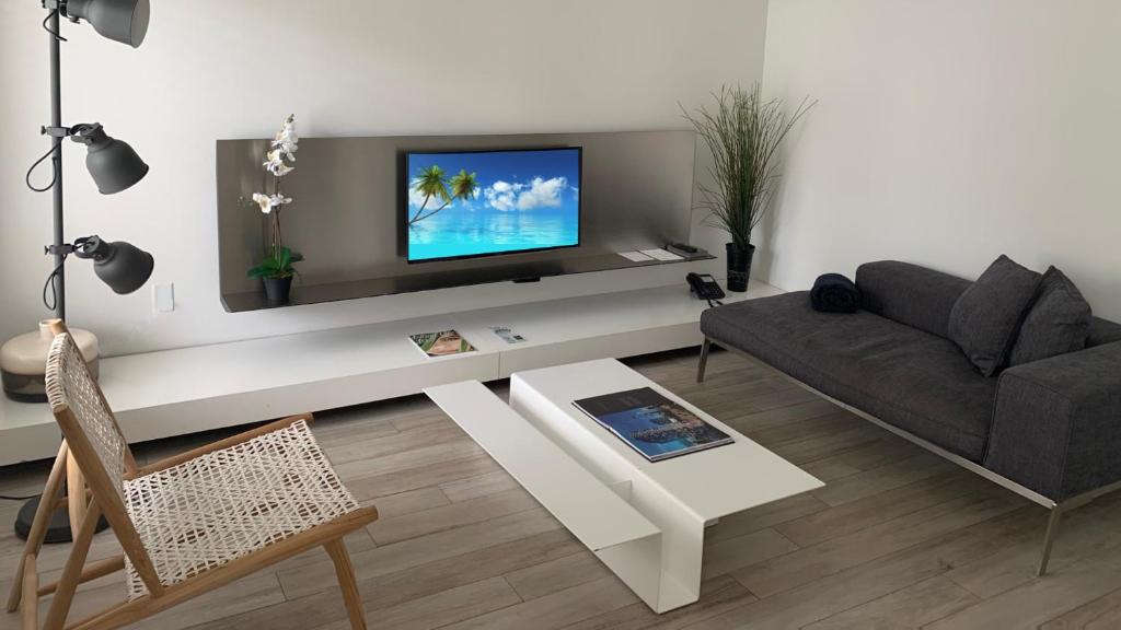 Beach Haus Key Biscayne Contemporary Apartments photo