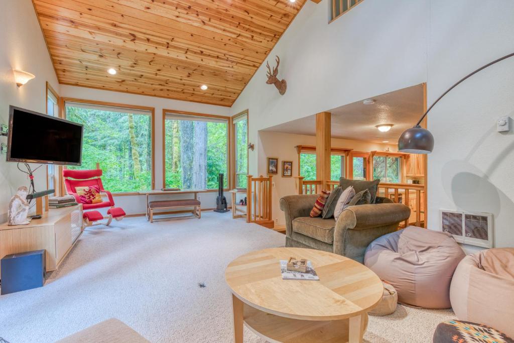 The Burrow at Zig Zag, Rhododendron