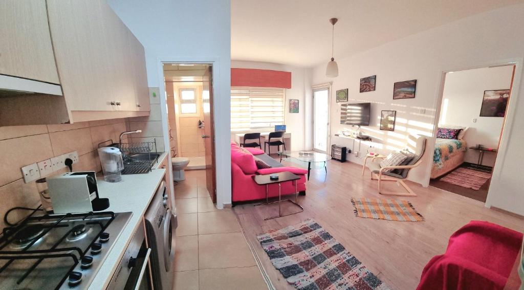 ARTEMIS 3, Beachfront Boutique Apartment, Lemesos