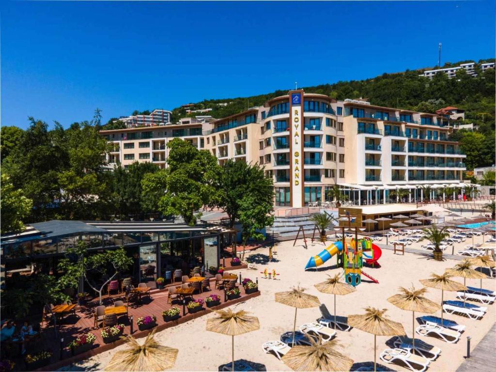 Royal Grand Hotel and Spa - All Inclusive and Free beach accsess — Hotel in Kavarna