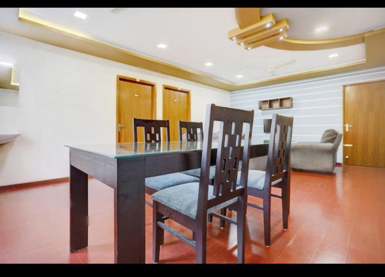 Kadavil Suites Rooms and Apartments Edappally photo