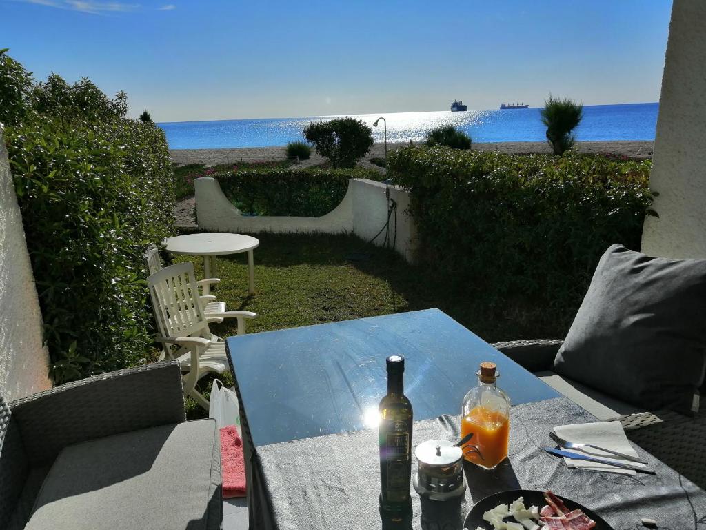 APARTAMENTO BAJO NATURISTA A PIE DE PLAYA. - 1