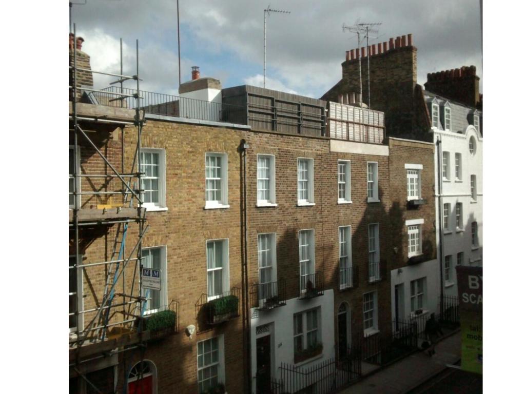 Central London flat. Georgian Terrace. Bright. photo