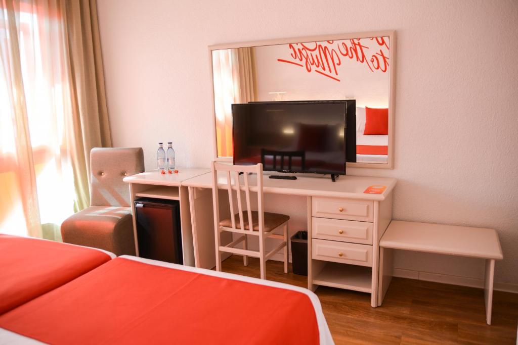 Lloret Vibe Affiliated by FERGUS — Hotel rooms in Lloret de Mar, Catalonia