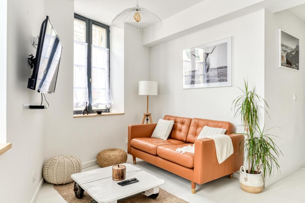 Les Gîtes de Laure - L'Or Blanc, Appartement avec Vue sur le Chateau, Climatisation, à 160 m de la Cité Médiévale - 5