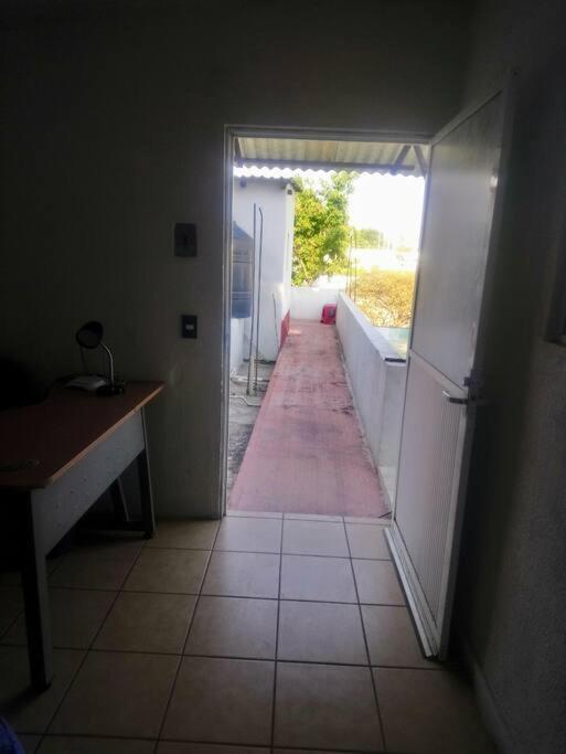Estancia con entrada independiente en Zona Céntrica - 5