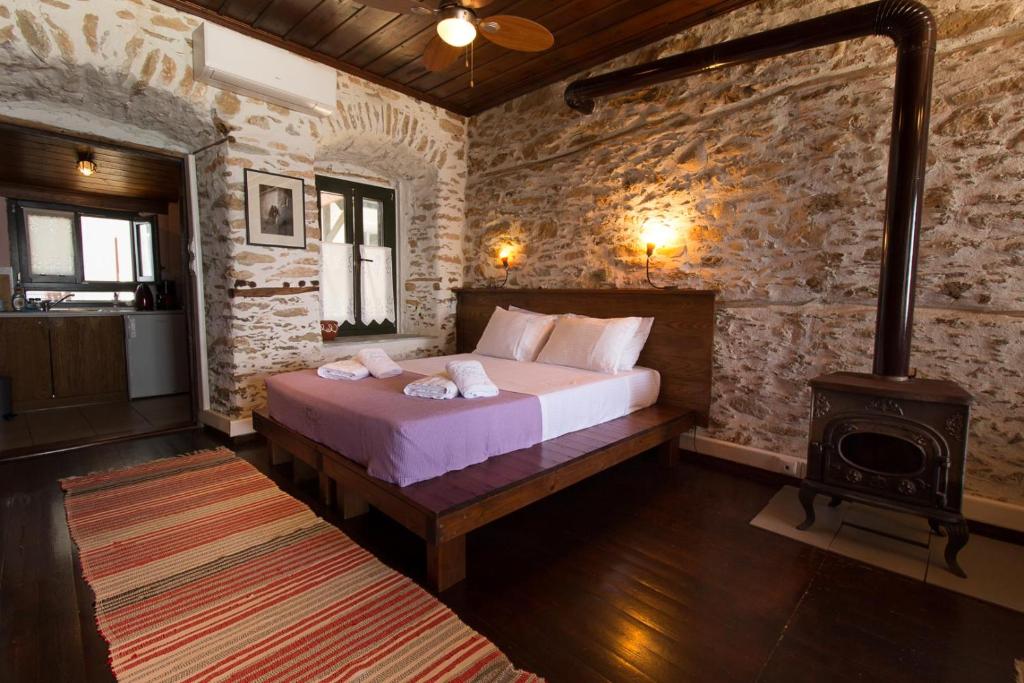 To Petrino, Agios Ioannis Pelio