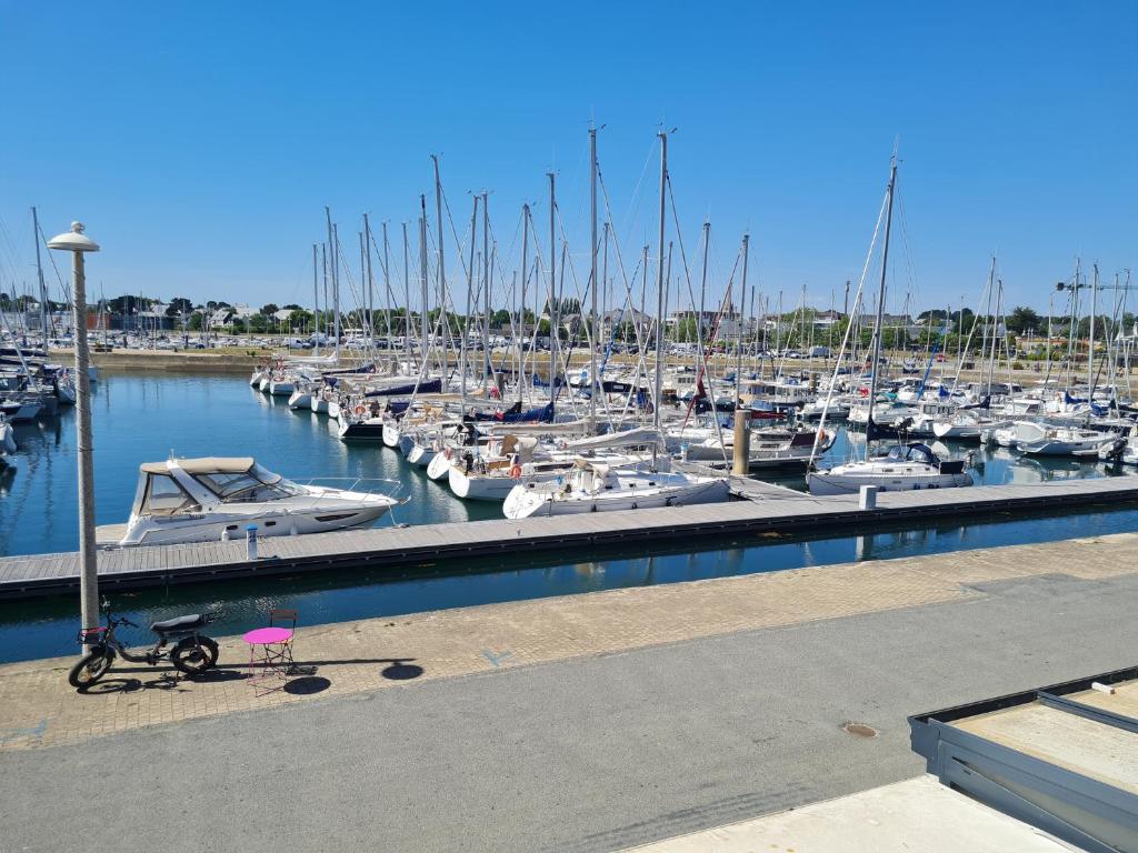 REF 040 - Studio moderne et rénové pour quatre personnes vue port Crouesty ARZON - 5