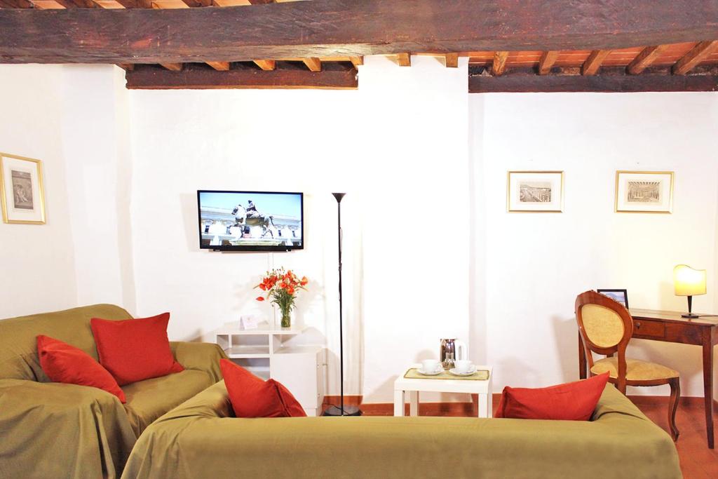 Girolamo Apartment - Super Central, Private Parking & Outdoor Area - 2