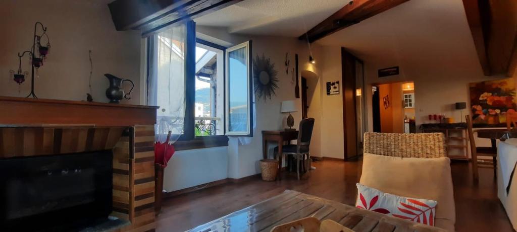 Cosy and Calm in Grenoble City Heart with free and large parking Q-Park Chavant - 4