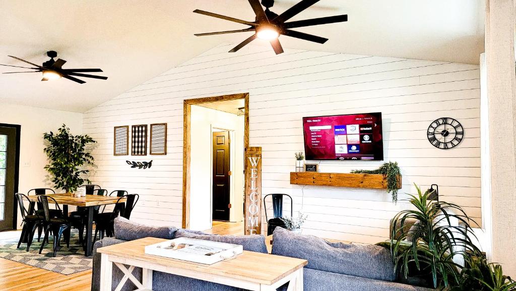 Red River Gorge Vacation Home Fiber WiFi + W/D