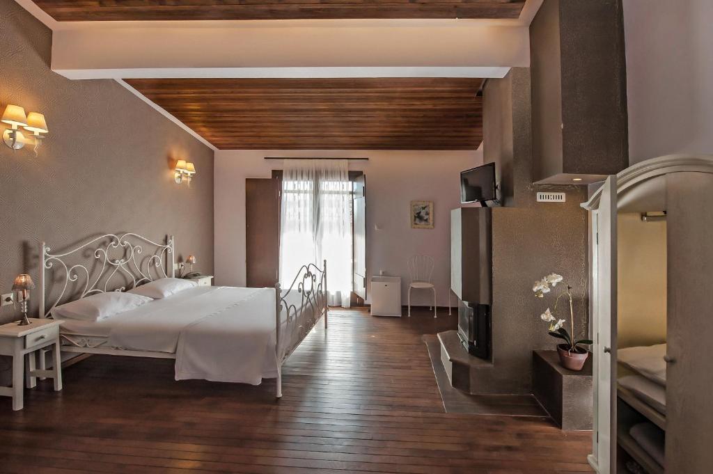 Polys Guest House, Katachás