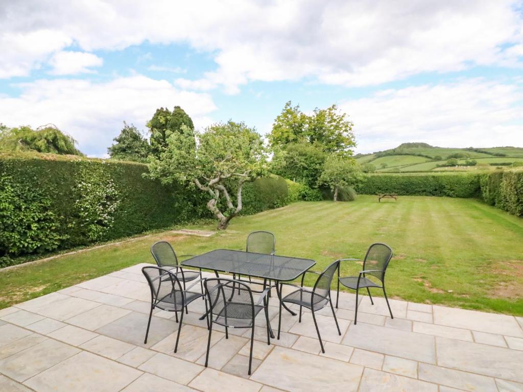 Shipton Hill View photo 4