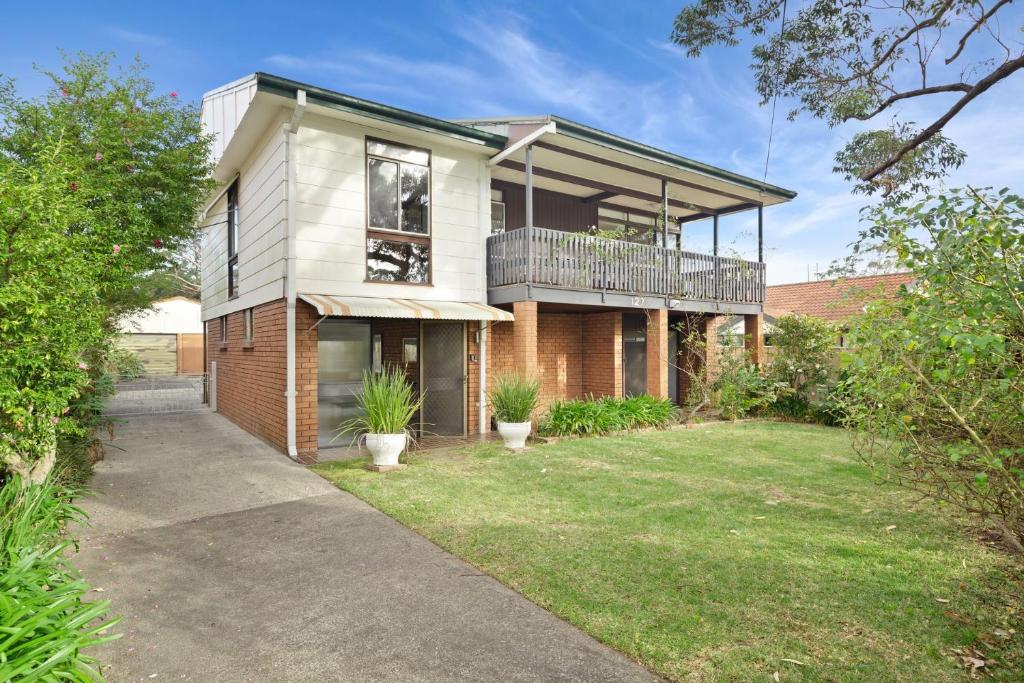 Opposite Collingwood Beach Renovated Rejuvenated and Pet Friendly photo
