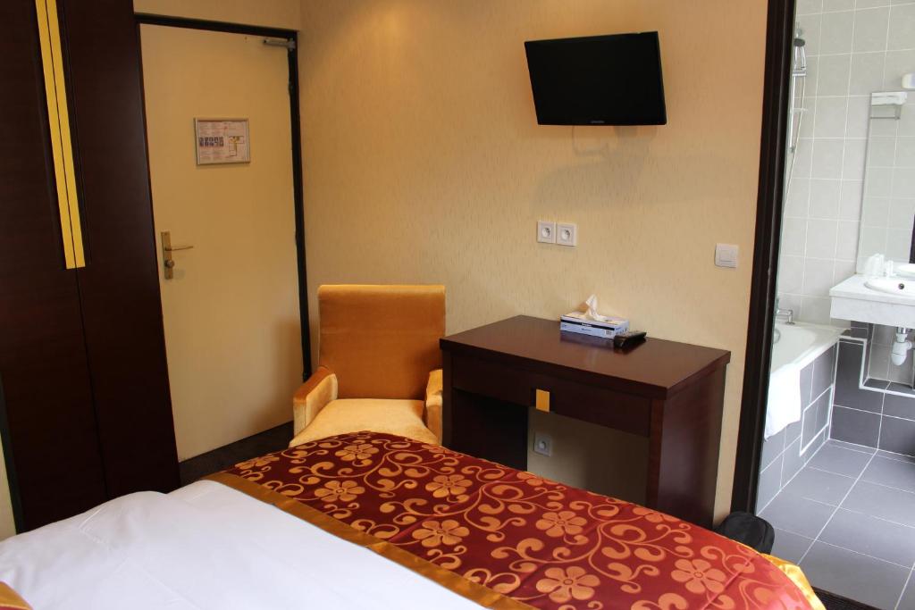 Hotel Des Buttes Chaumont Photo 17