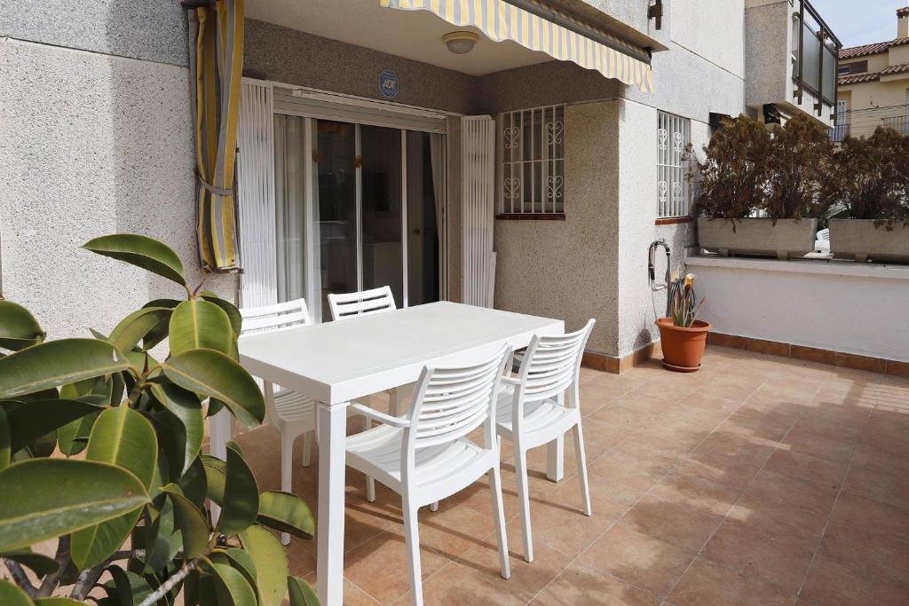 AT005 Planta baja con piscina, airco, parking, playa a 600m - 2