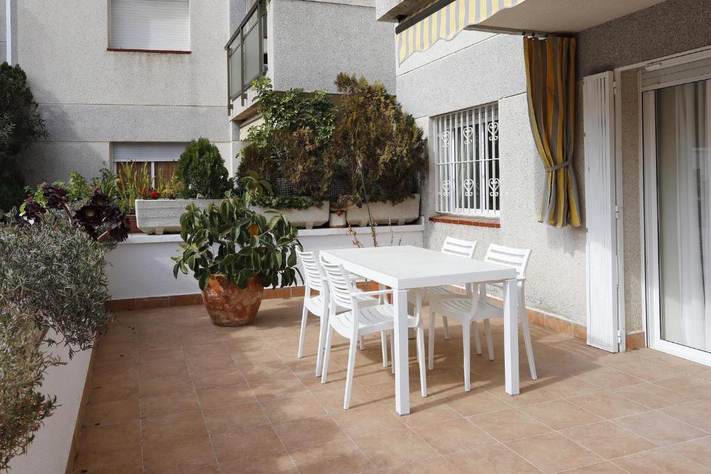 AT005 Planta baja con piscina, airco, parking, playa a 600m - 3
