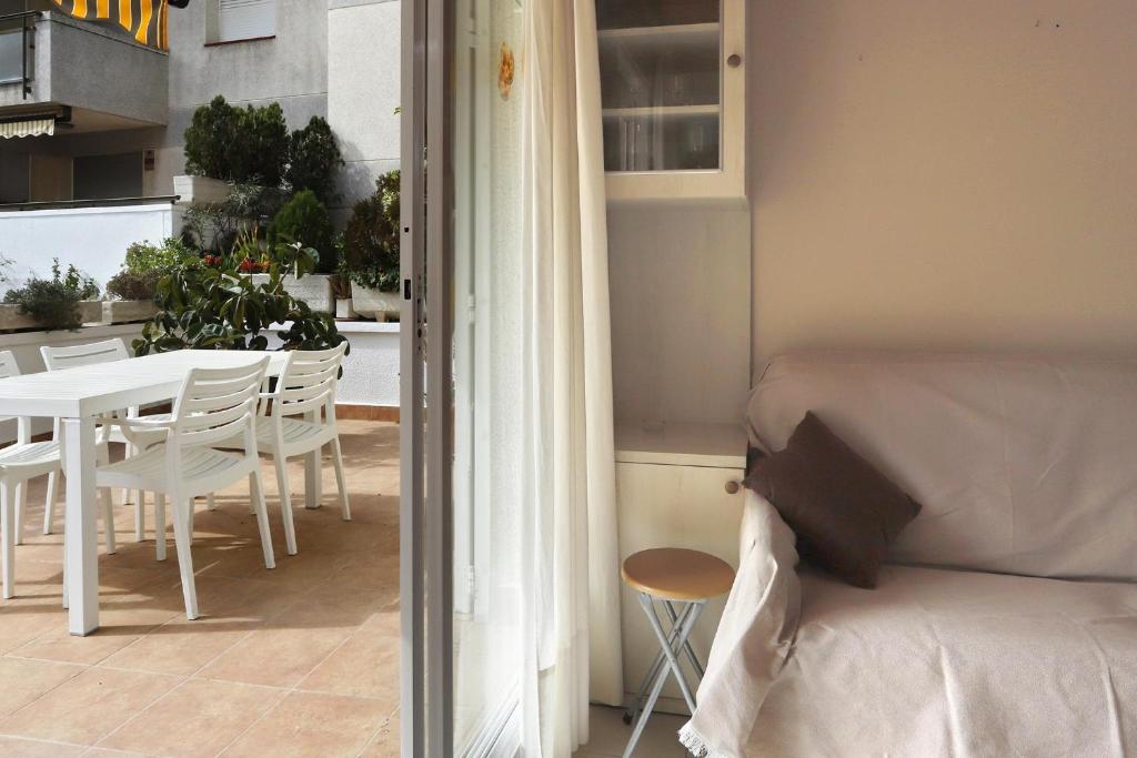 AT005 Planta baja con piscina, airco, parking, playa a 600m - 4