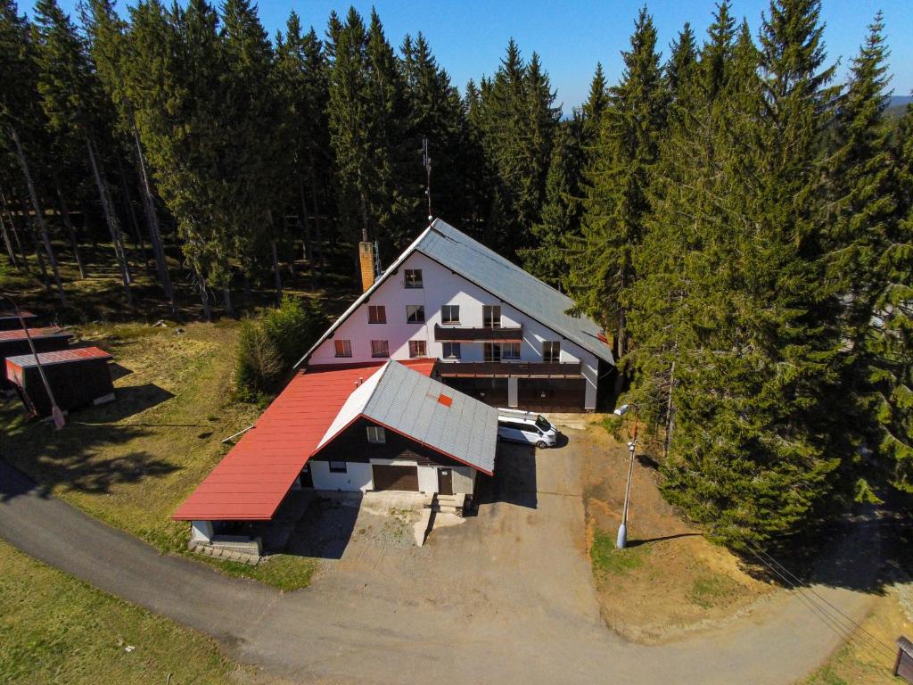 Churáňov Stadion, Stachy