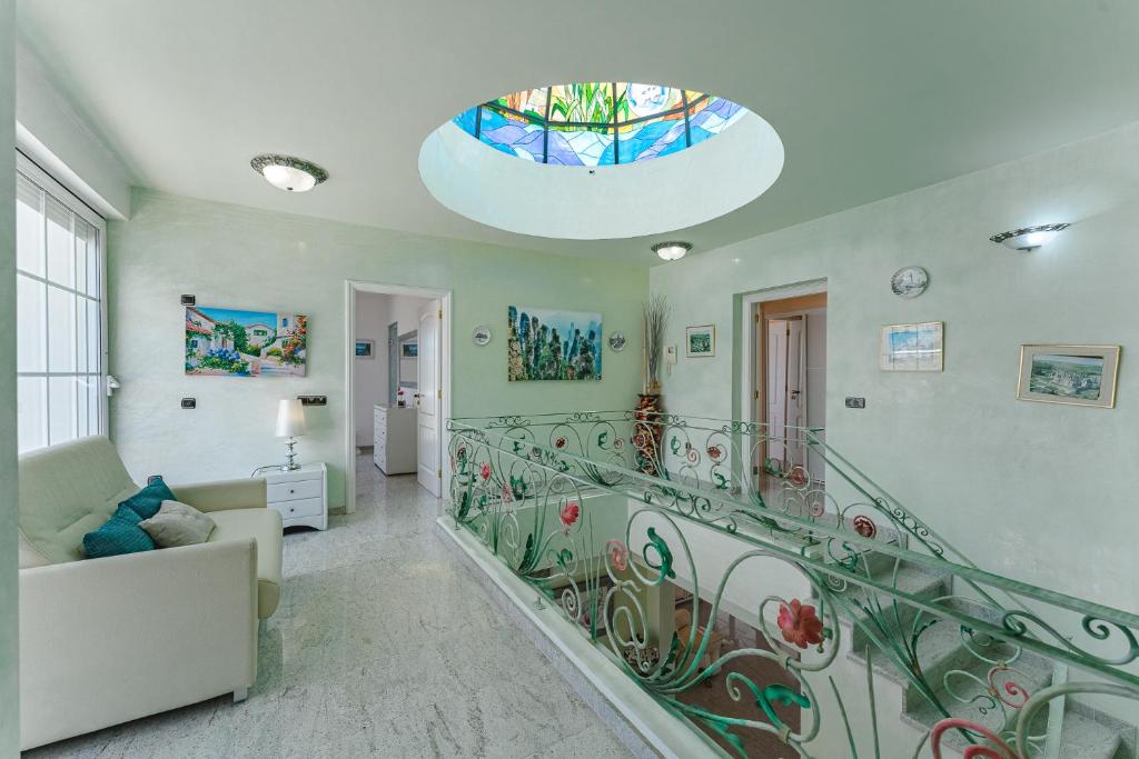 Gorgeous Golf Villa - 2