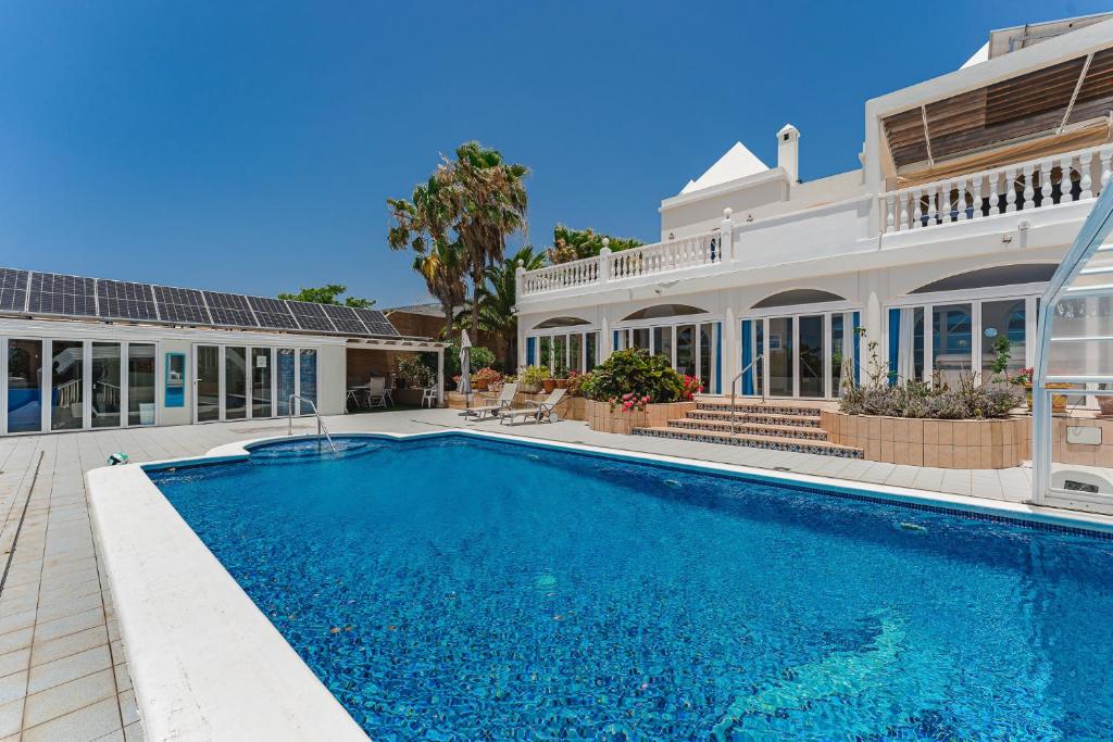 Gorgeous Golf Villa - 1