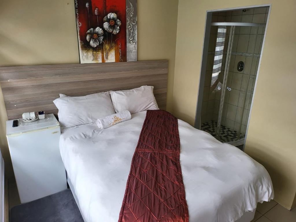 Lauren Palace Guest House photo