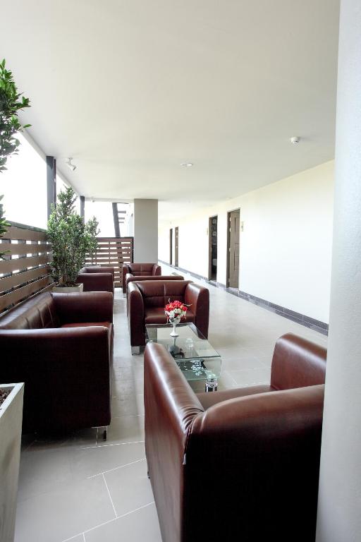 Shared lounge/TV area