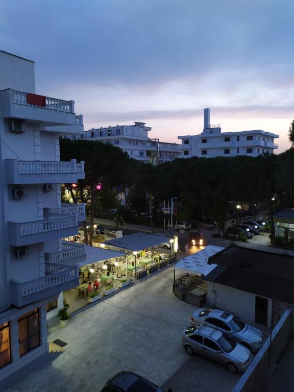 Apartament Mali i Robit, Golem